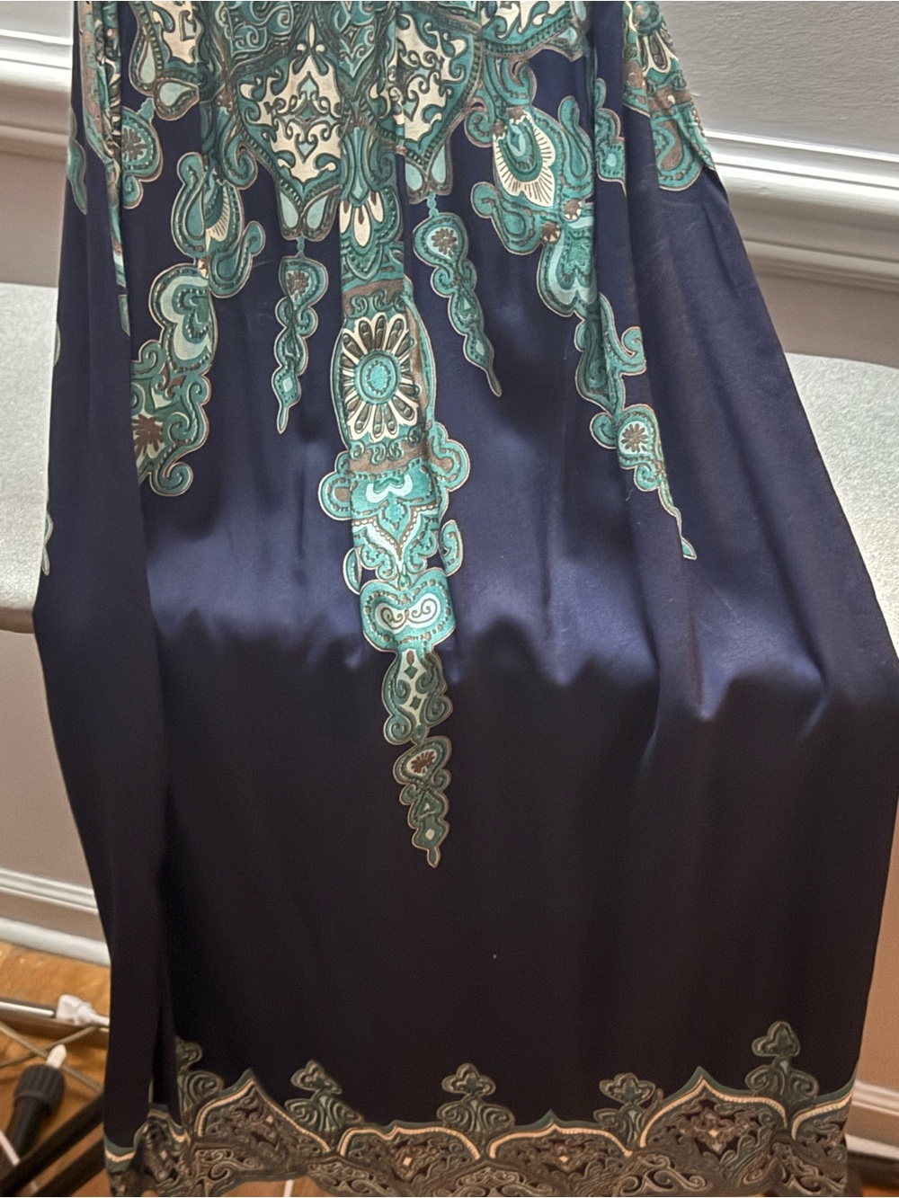 Women’s Green Patterned V-Neck Maxi Dress - Picture 4 of 7